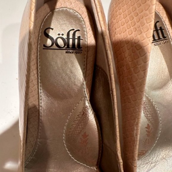 New beautiful cream Sofft heels with front bow, textured finish. Sz 7.5 - Picture 2 of 5